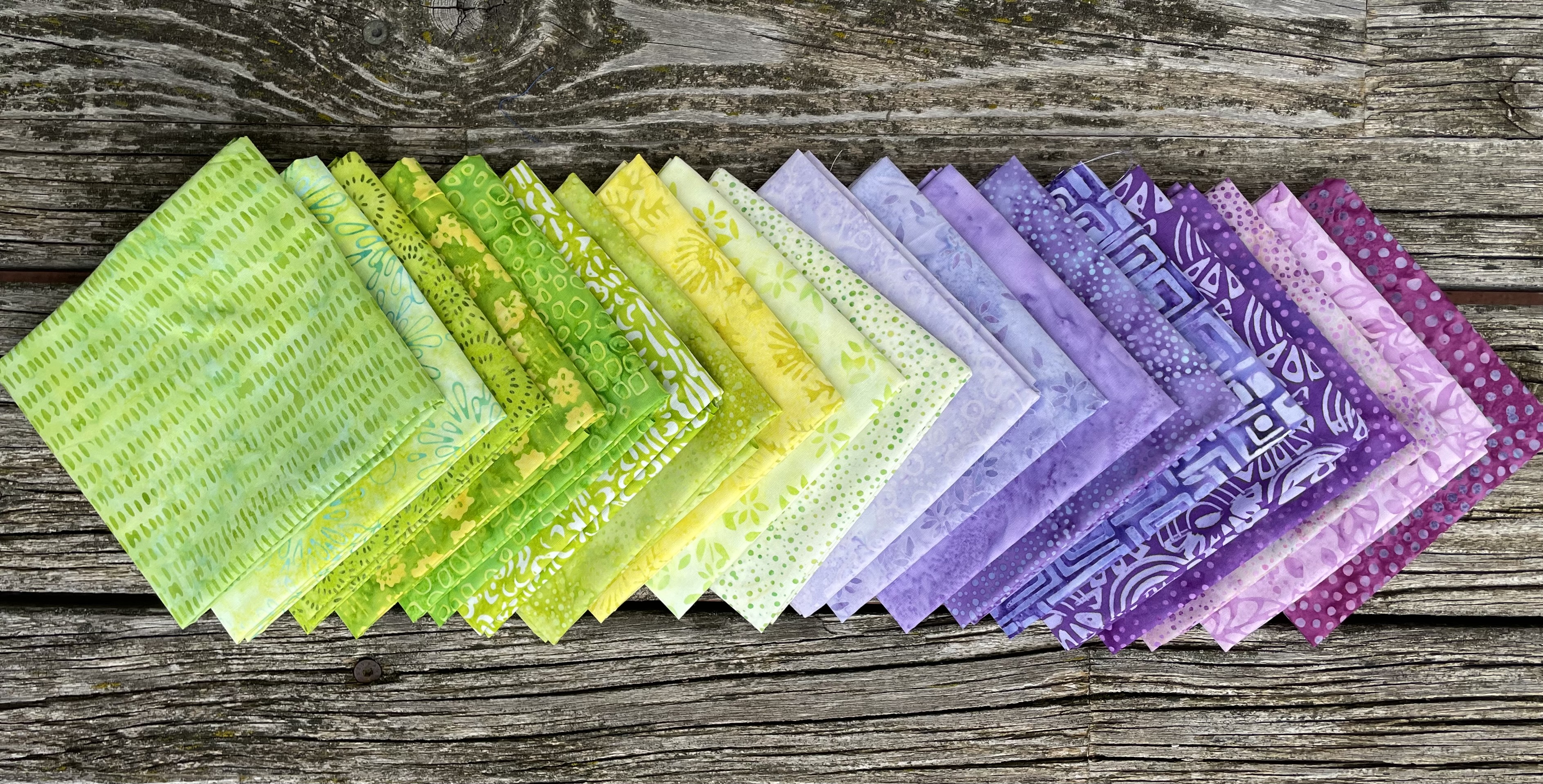 Batik Stoffe in Lila-Grün