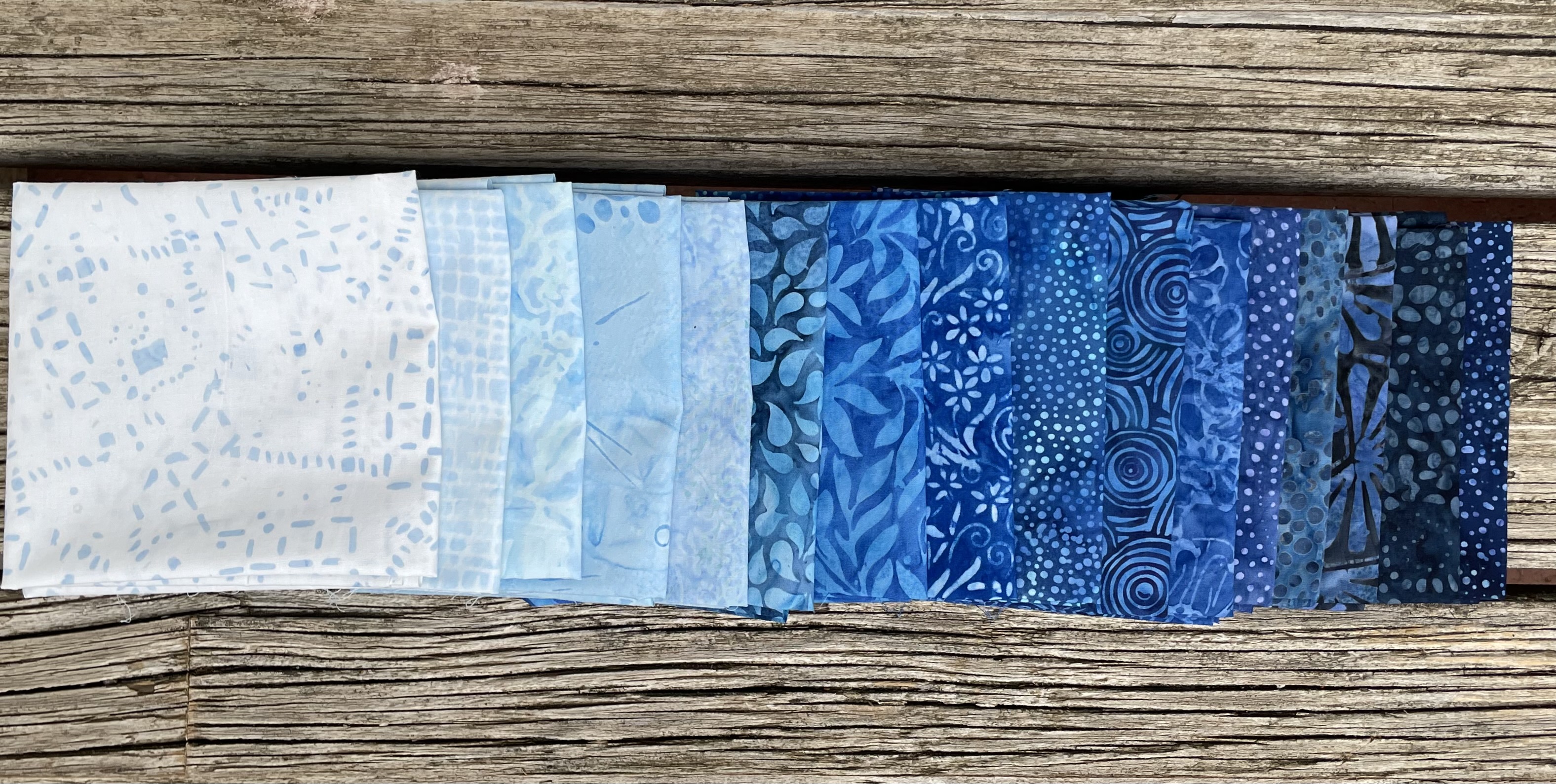 FQ Päckchen Batik Blue Wave / Neu