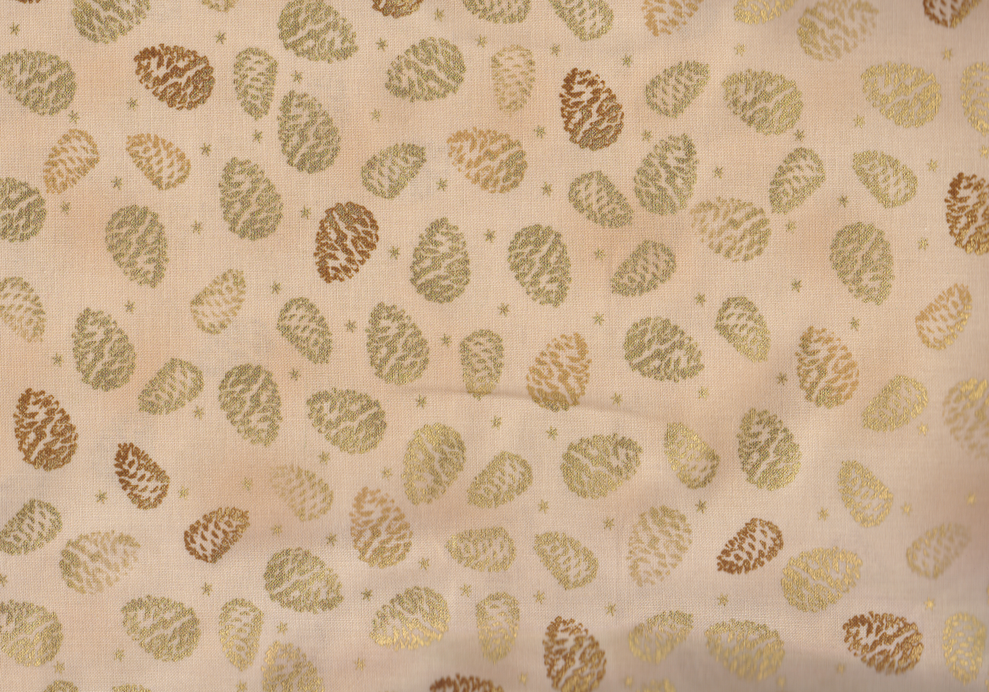 Christmas Wonder Beige mit Tannenzapfen