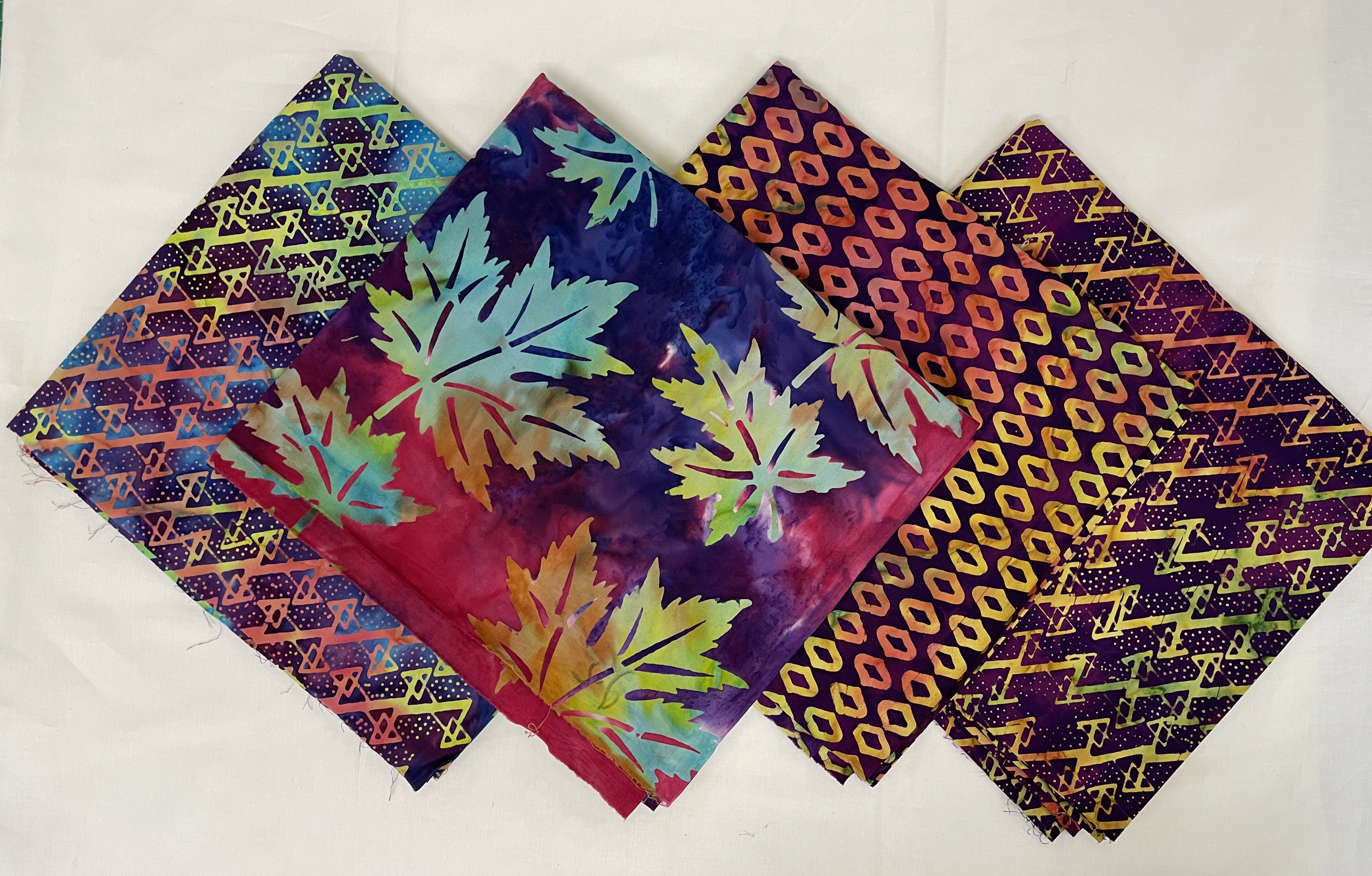 Paket mit 1 m Stücken  Batik "Lila" ( 4 m Stoff )/ Nur 1 Paket vorhanden