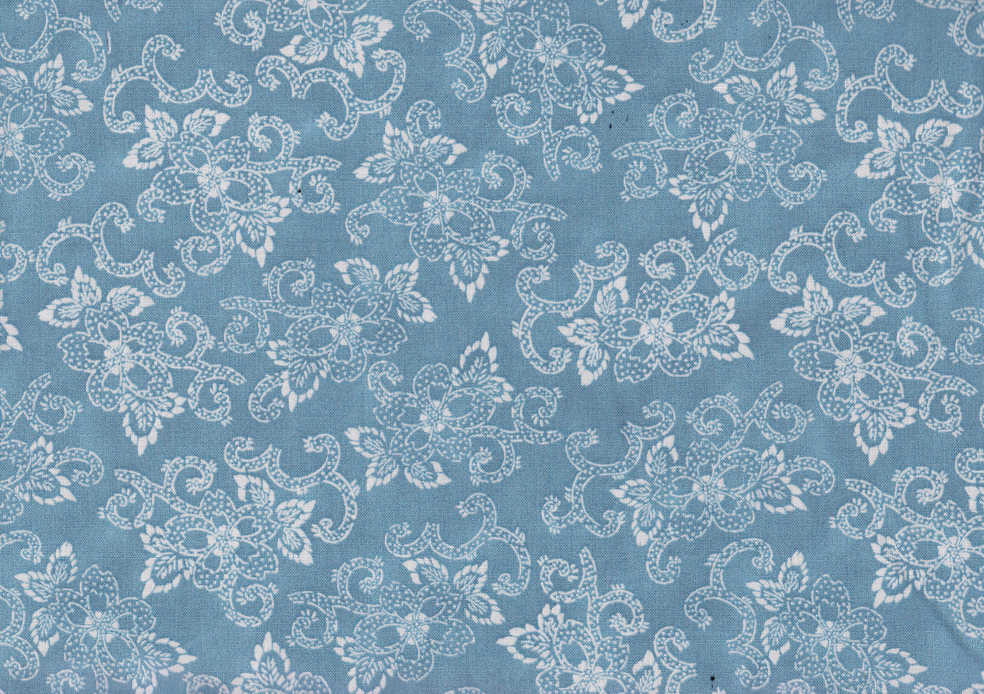 Denim Flowers & Curv/ ca. noch 0,9 m vorhanden