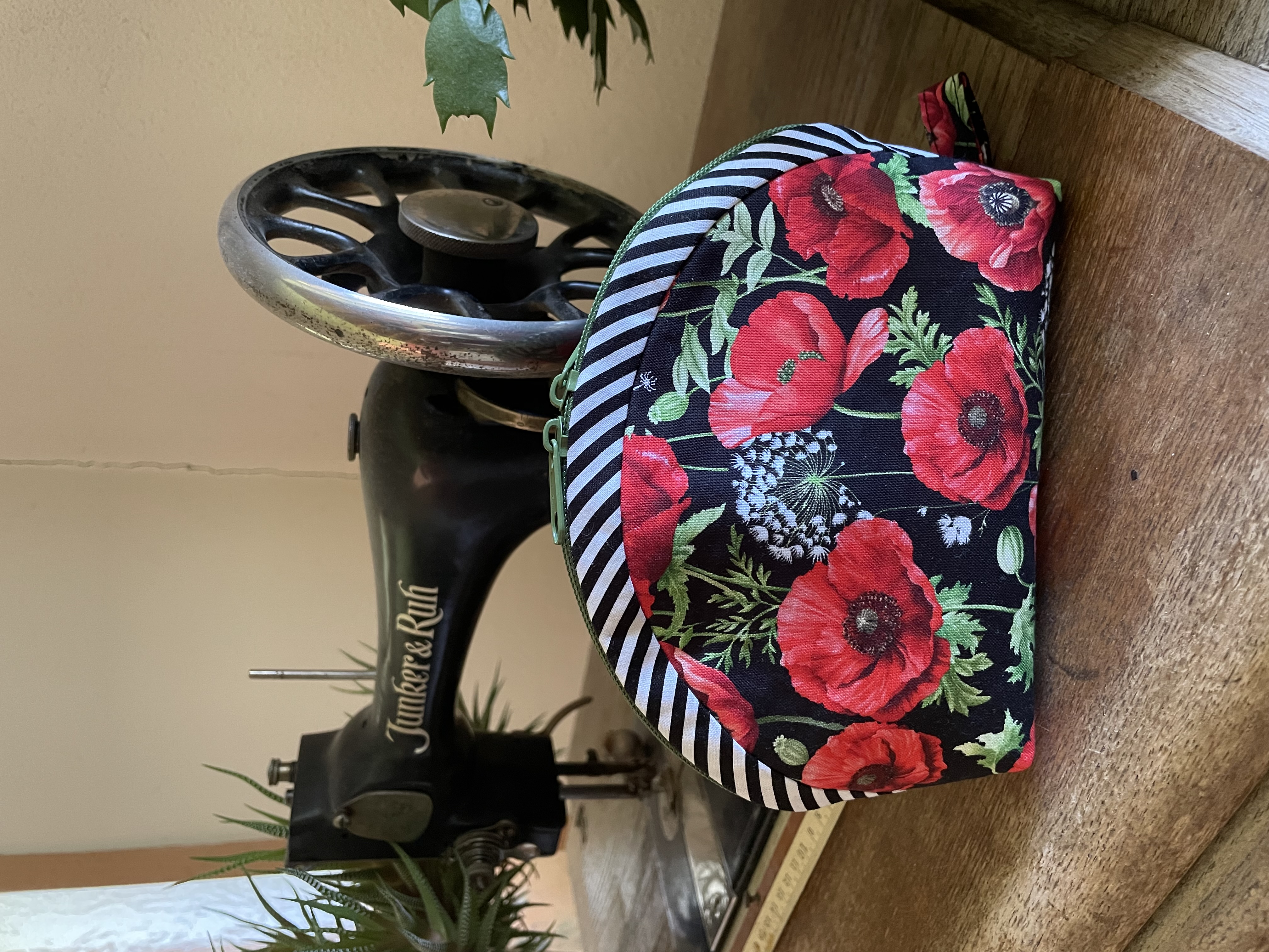 Materialpackung für 2 runde Täschchen " Mohn"