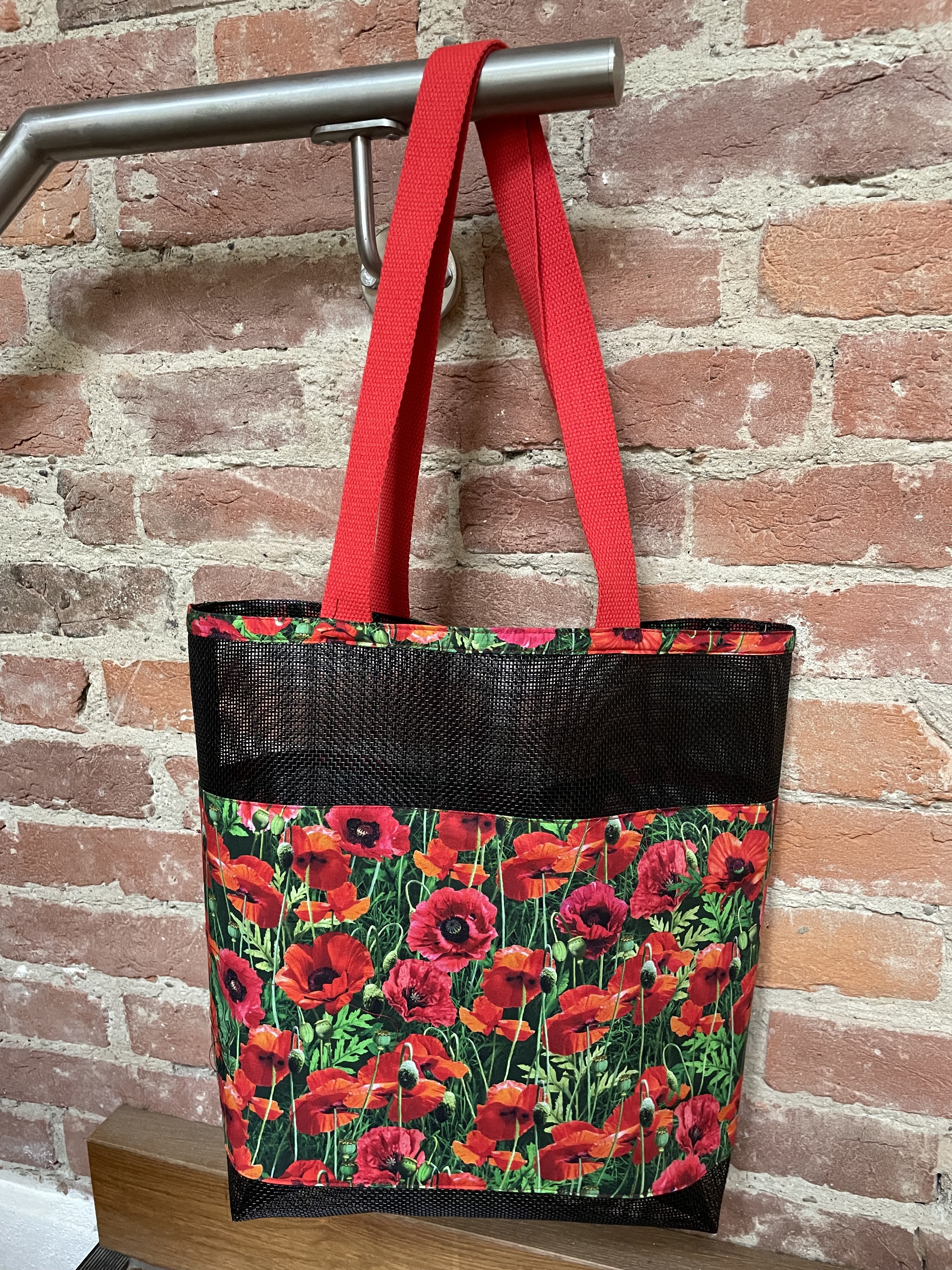 Genähte Tasche aus Vinylmesh " Mohnblumen"