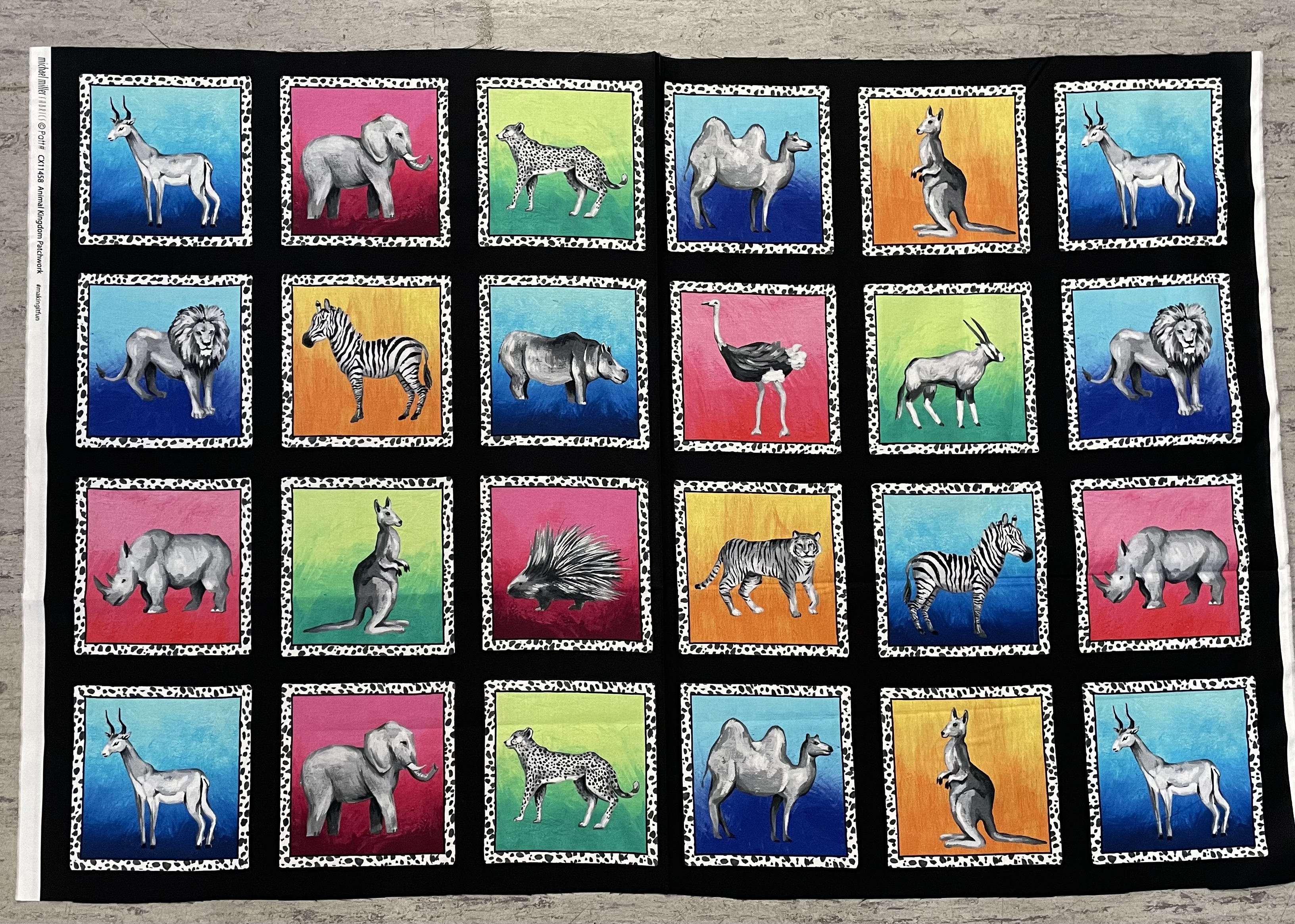 Panel mit Tiermotiven, Bunte Stoffe mit Tieren von Michael Miller Fabric