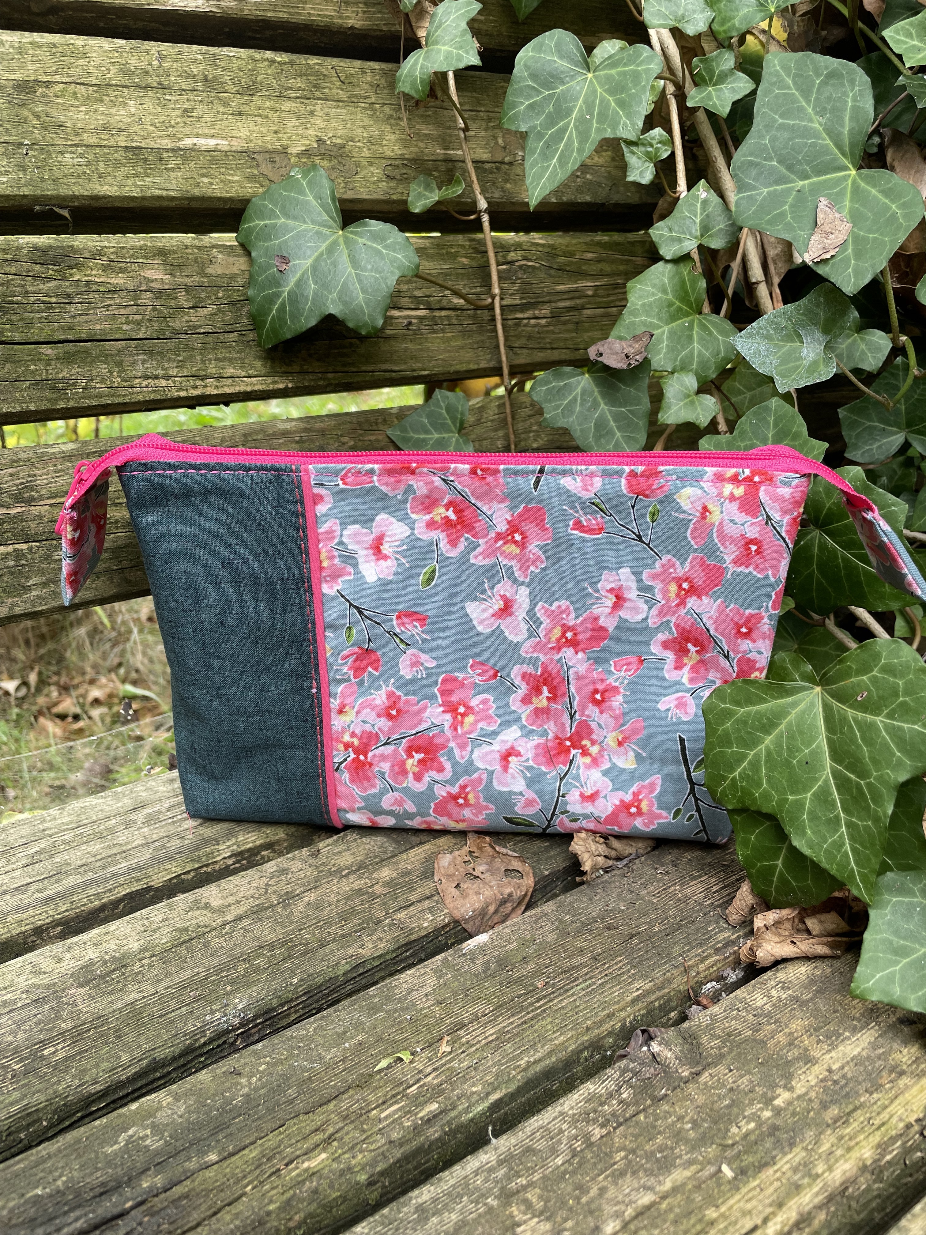 Kosmetiktasche mit Kirschblüten Motiv