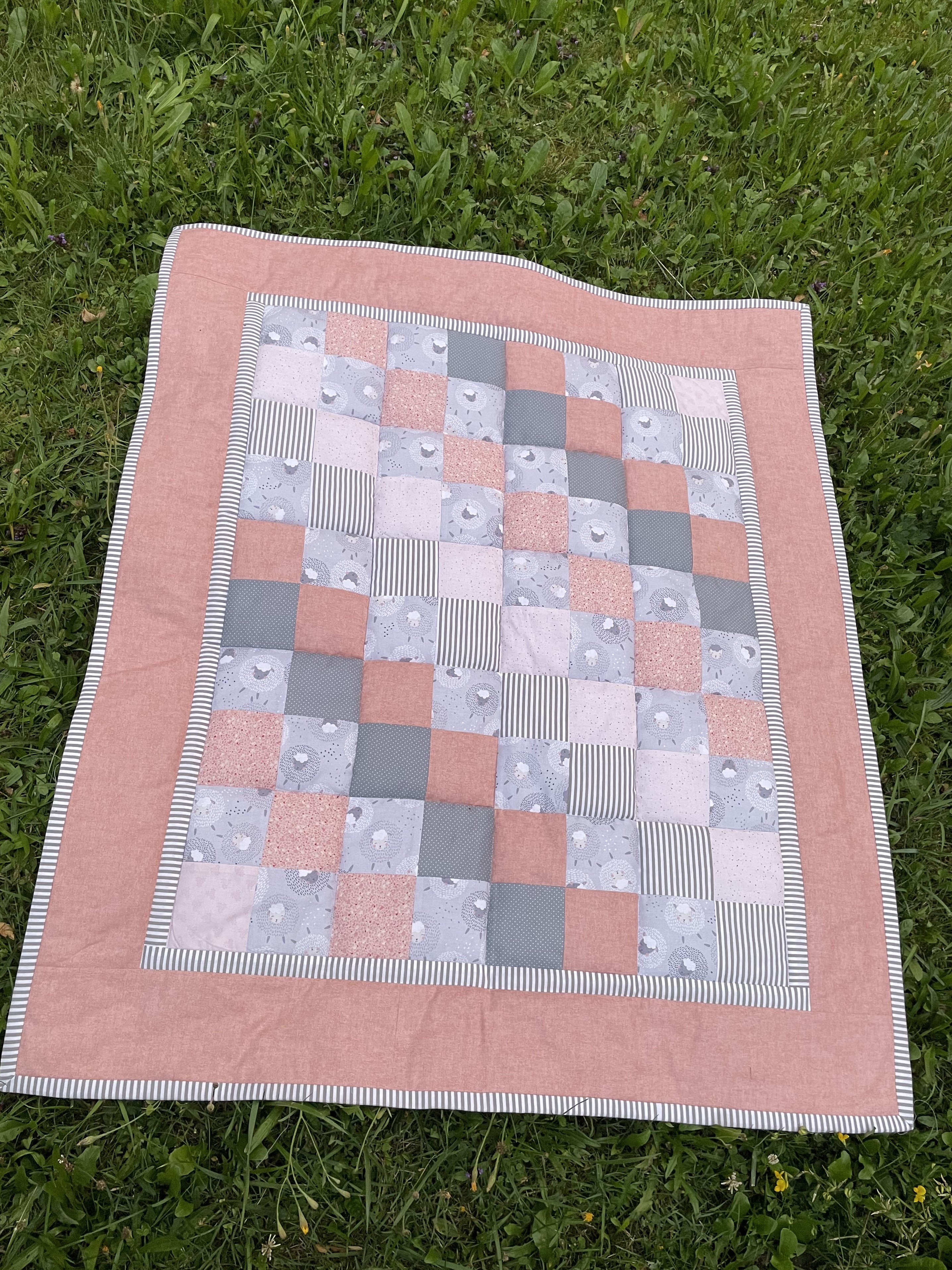 Fertige Krabbeldecke "Schäfchen zählen" Größe 90 x 110 cm