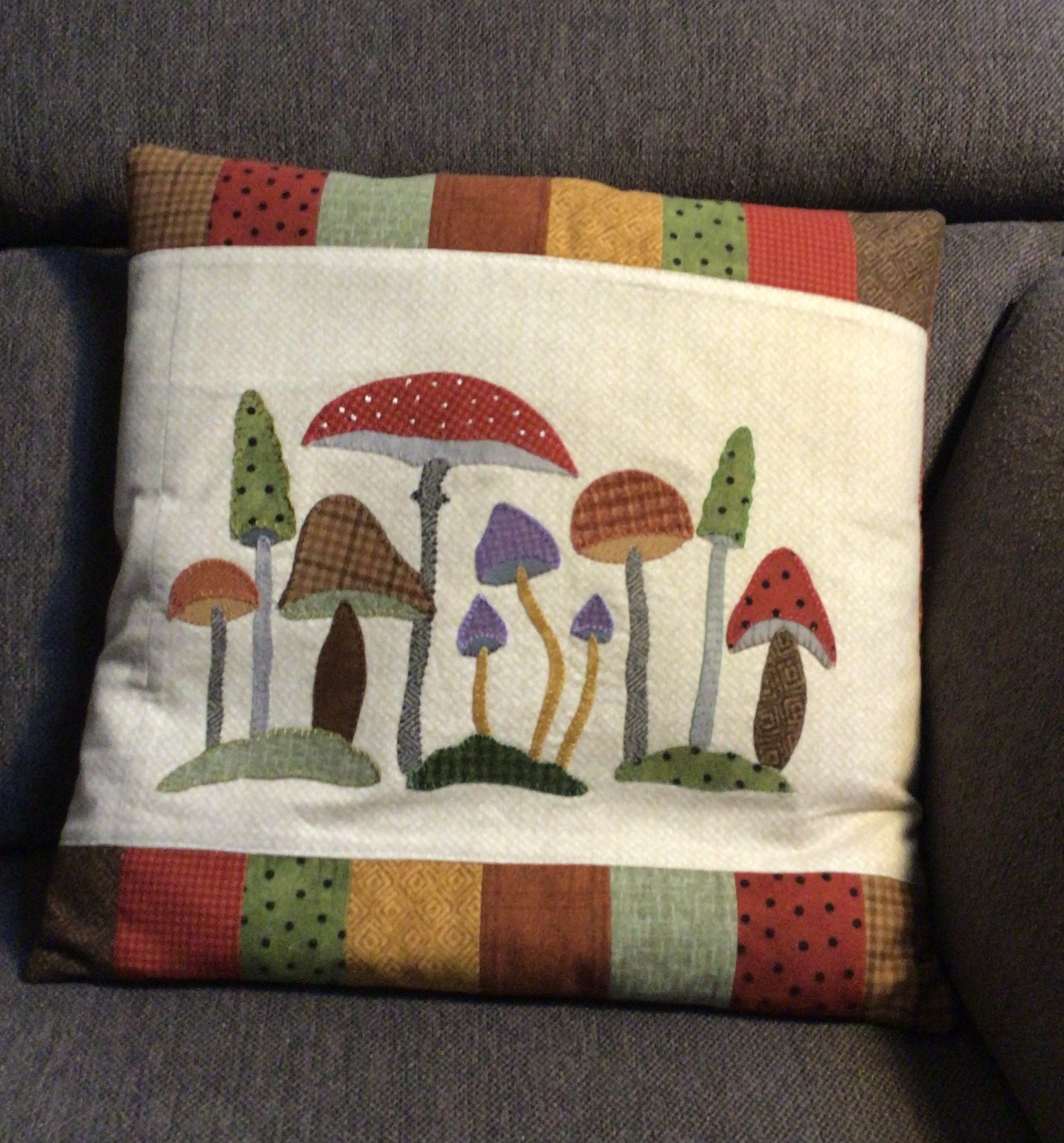 Kuschelkissen aus Flanellstoff mit Applikationen