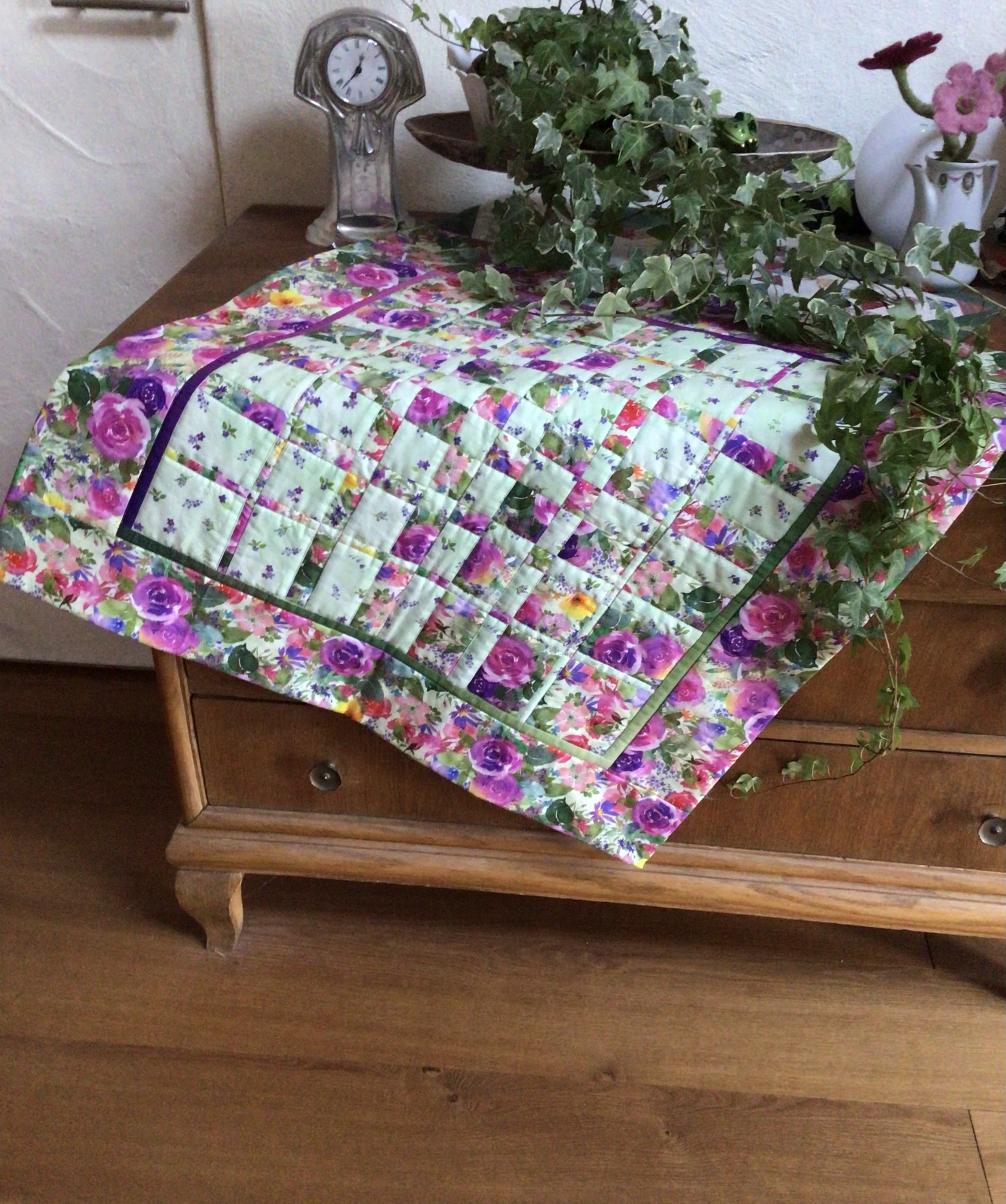 Fertig genähte Tischdecke Rosengarten/ Pink