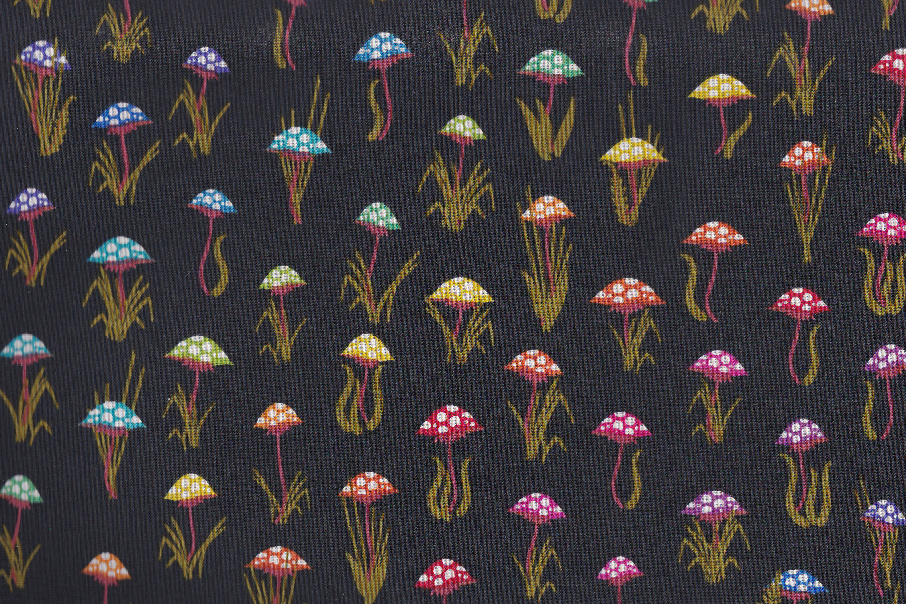 Stoff mit bunten Pilzen