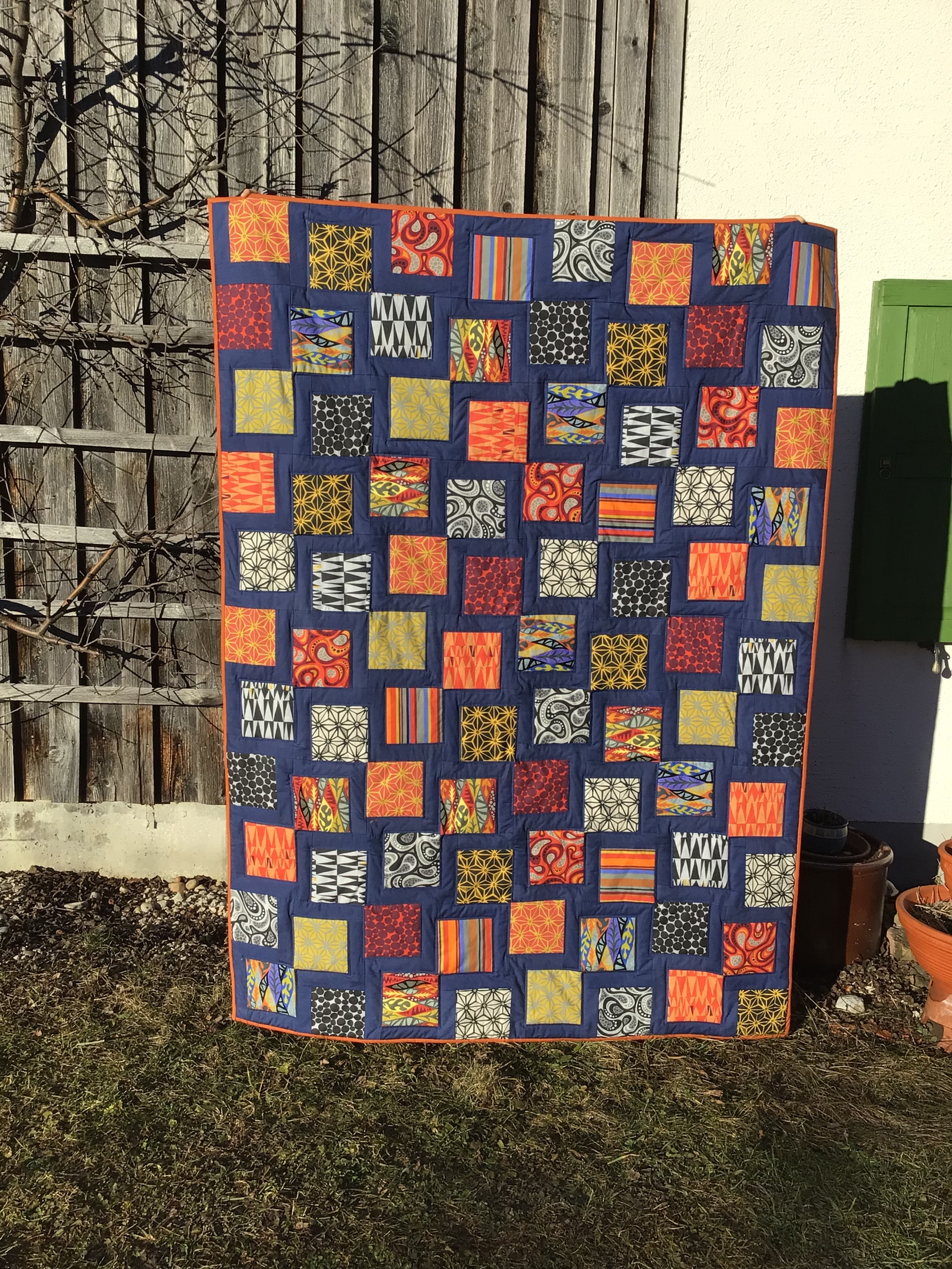 Decke zum selber nähen. Einfache Decke mit modernen Muster