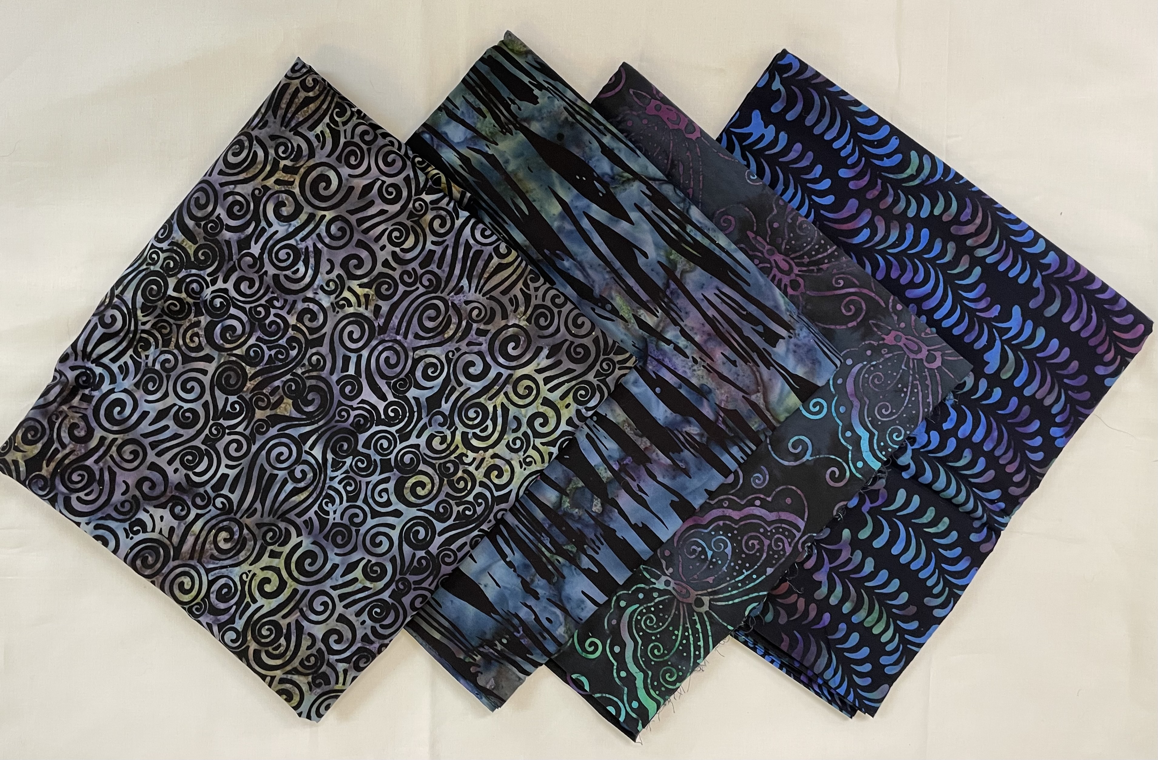 Paket mit 1 m Stücken  Batik (4 m) / Nur 1 Paket vorhanden