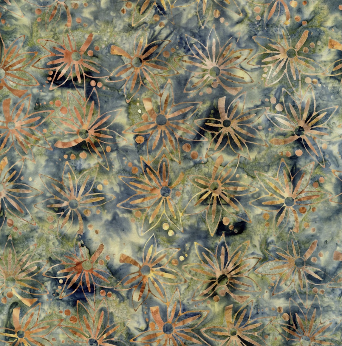 Schöner Batikstoff mit ockerfarbigen Blumenmuster.